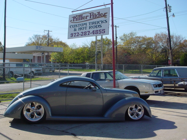 1937 FORD COUPE