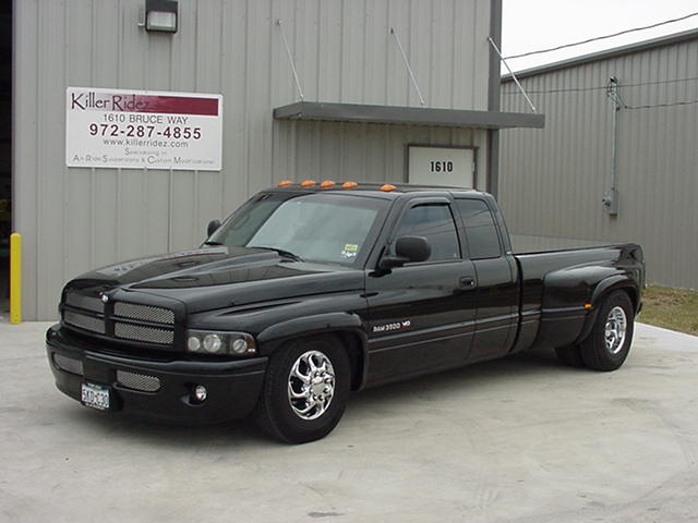 Design: Dodge Dually pickup truck. 